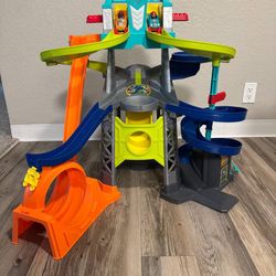 Fisher-Price Little People Toddler Toy Launch & Loop Raceway Race Track with Lights Sounds & 2 Cars 
