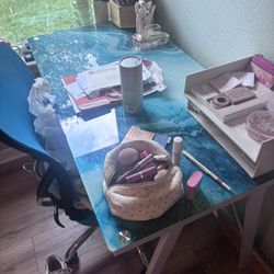 Rooms to Go Desk and Chair