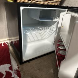 Mini Fridge 