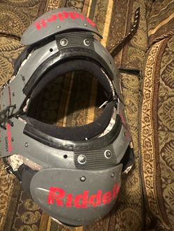 Youth shoulder pads