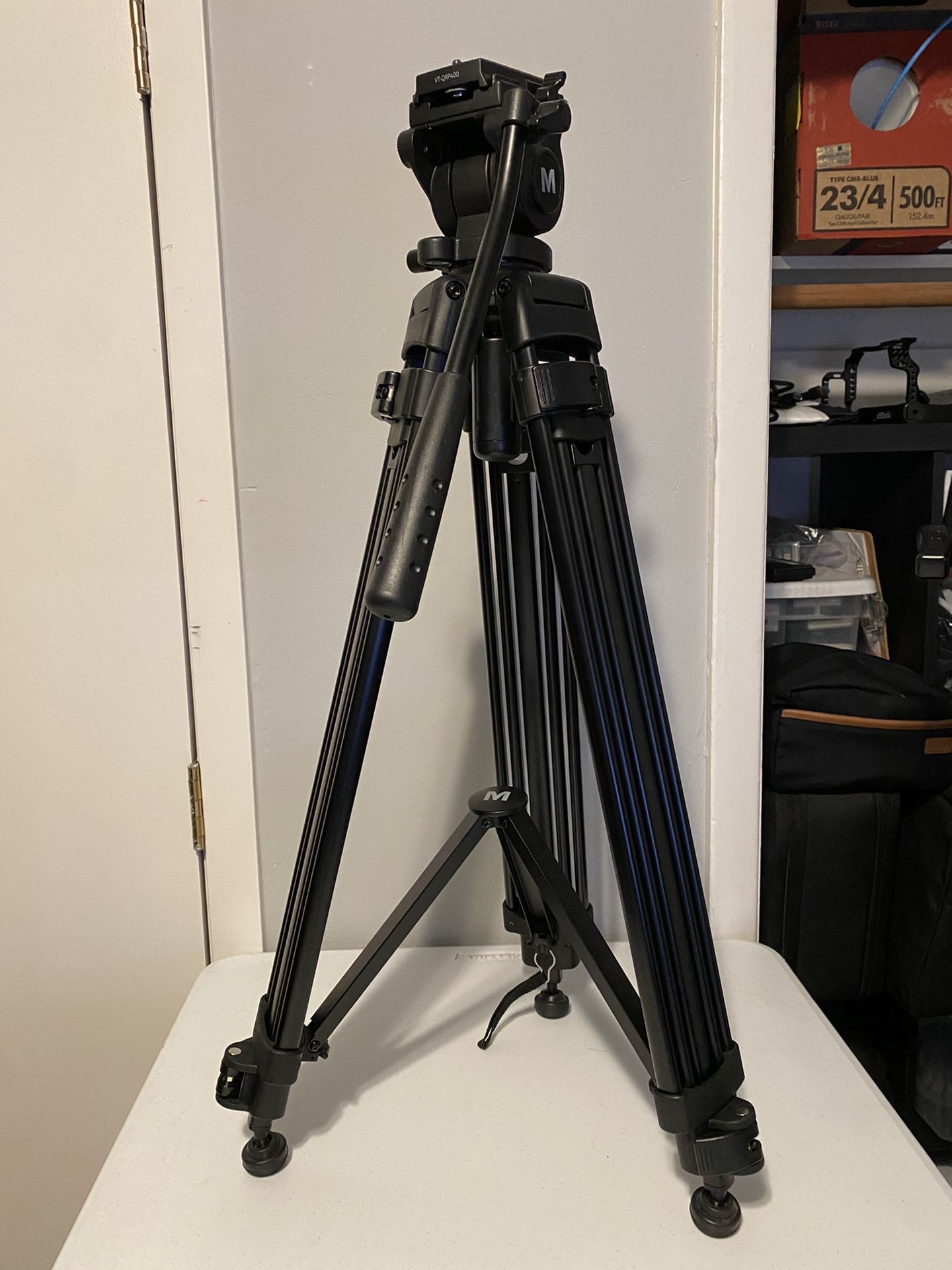 Magnus VT-4000 Fluid Video Head Tripod