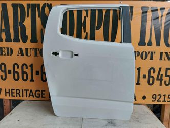 CHEVROLET COLORADO RH REAR DOOR OEM