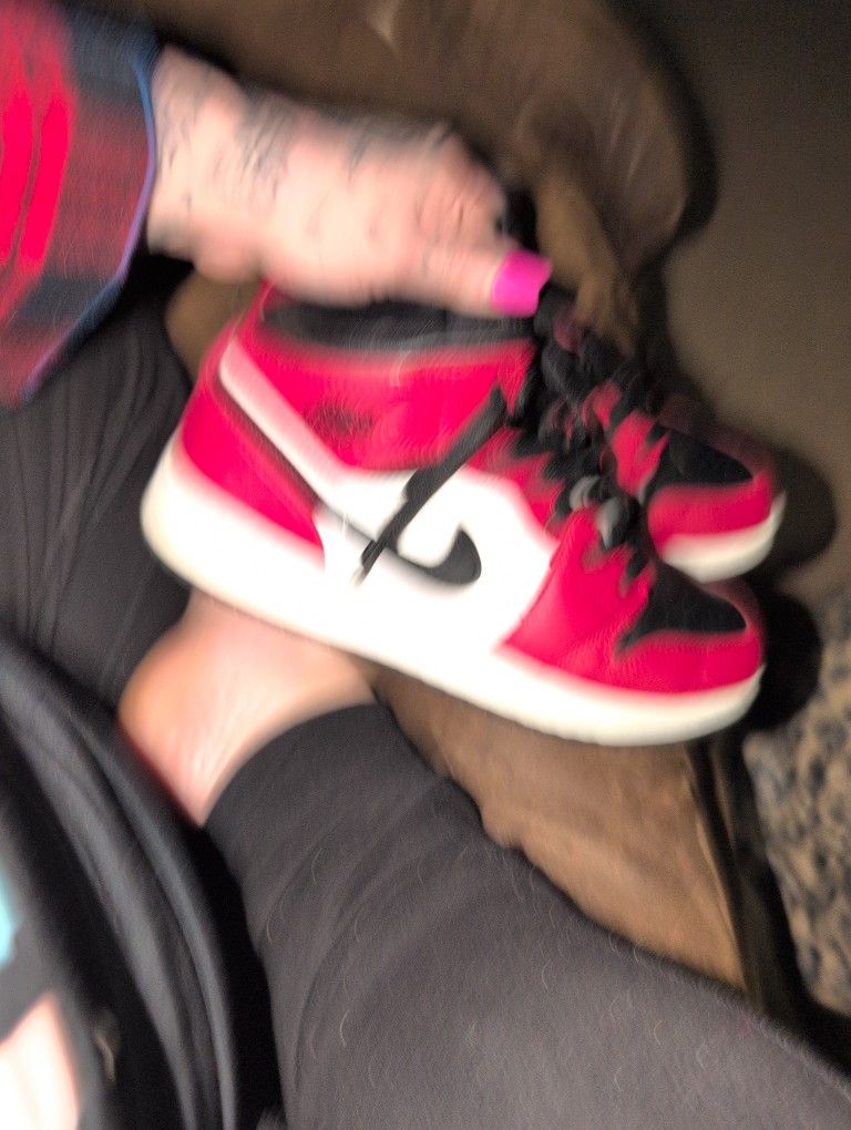 Red And Black Jordan Size 6.5 Year