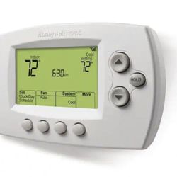 Honeywell thermostat in AS IS condition. Works Great. No WiFi Connection Options though