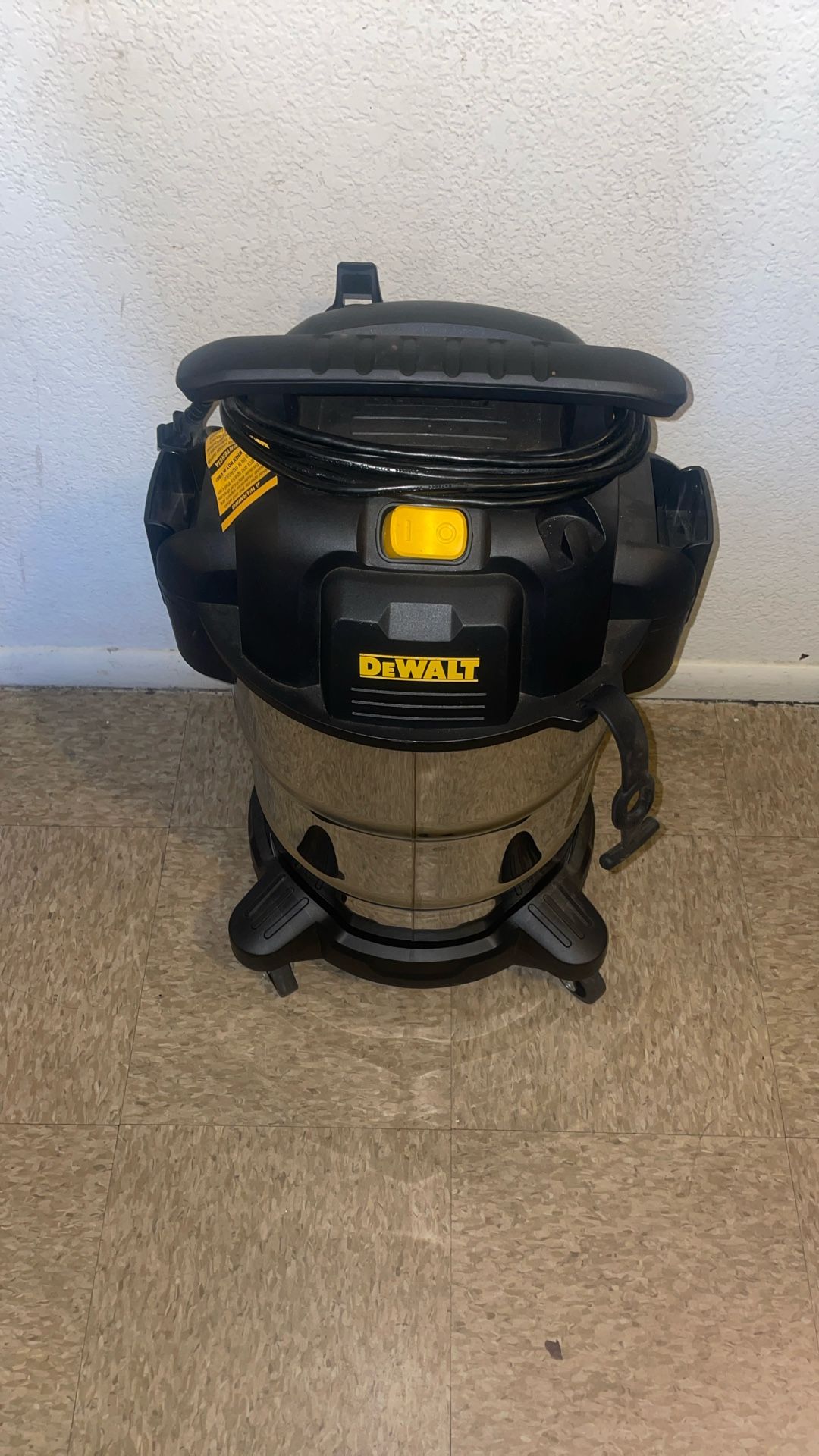DEWALT 10-Gallon 6.5 HP Corded Wet/Dry Shop Vacuum with Accessories Included