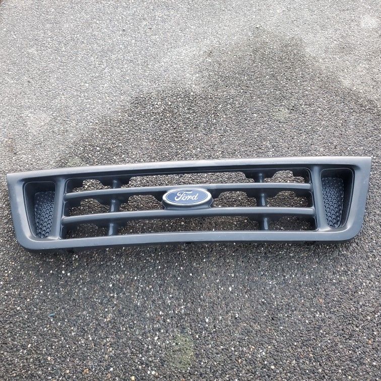 2001-07 Ford Econoline Grille