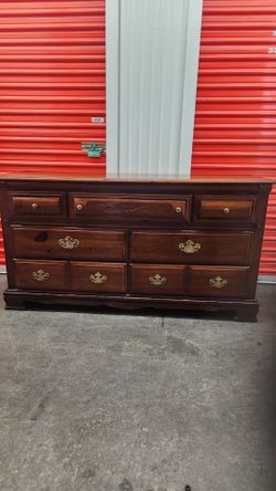 Bassett Dresser 7 drawers