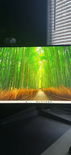 LG 27GQ40W-B Gaming Monitor (description)