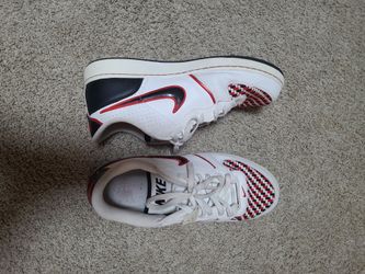 Nike Low-Top Sneakers White Red Black.  Size 13.