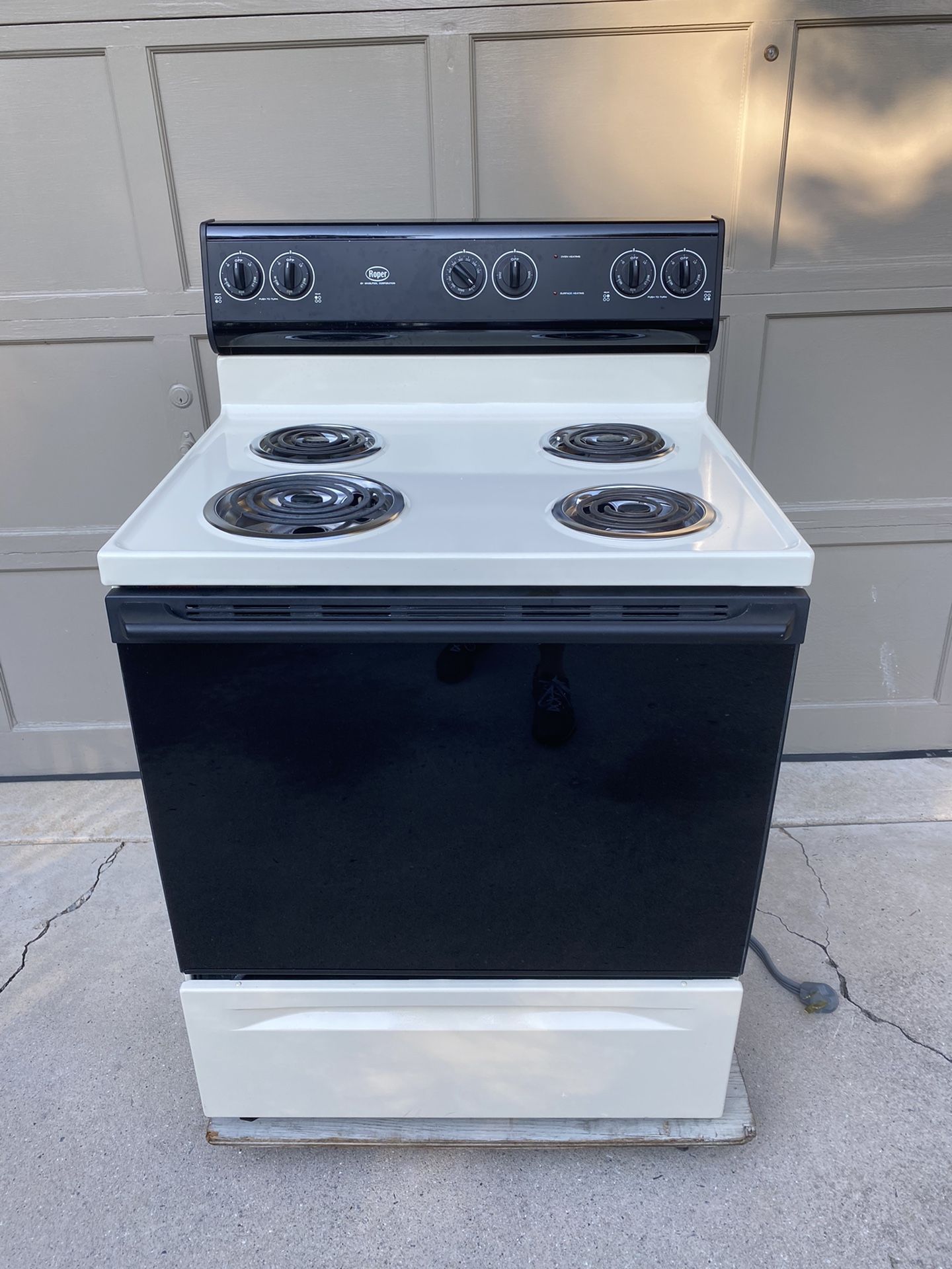 30 Inch Electric Stove,GE,Almond Color
