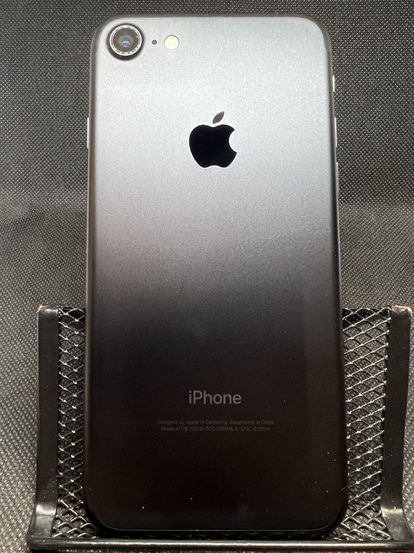 iPhone 7 ~ 64gb ~ GSM Unlocked
