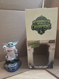 Los Angeles Dodgers x Grogu statue