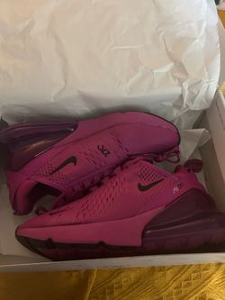 Women’s  size 7 AIR MAXX