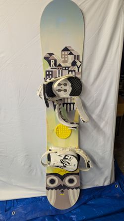 Women's Roxy 147 snowboard & bindings