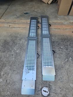 2-Pack Folding Loafing Ramps 71"L 950 lbs