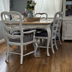 Set of 6 Gorgeous Farmhouse/French Country/Cottage Solid Oak Dining Chairs