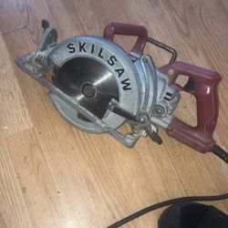 Skilsaw SPT77WM Worm Drive Circular Saw 7-1/4” Magnesium