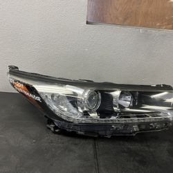 2017-2018-2019 TOYOTA HIGHLANDER RIGHT HEADLIGHT OEM USED 