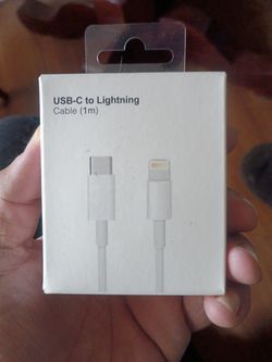 USB-C to Lightning Apple chargers (1m) and (2m)