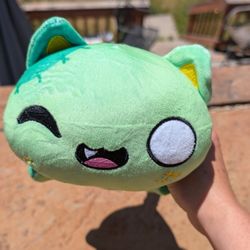 Zombie Cat 10" Plush 

In good condition.
