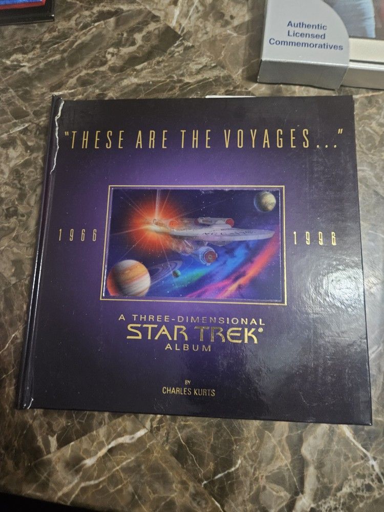 Star Trek These Are the Voyages Three Dimensional Pop Up Book Album 1996 J6233