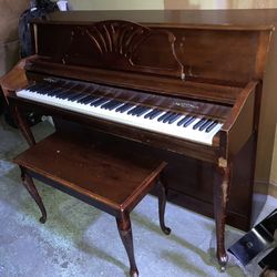 Wurlitzer Console Upright Piano