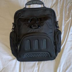 Oakley Laptop Vertical Backpack Pristine Condition No Flaws 