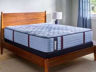 Sealy Mattress.    Queen Posturepedic Pro 14" Queen Tigh Top - Mattress Only.      