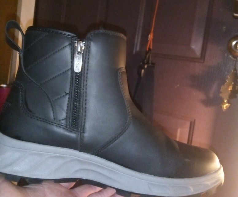 Brand New Never Worn Waterproof Black Size 8 Khombu Ankle Boots With Zipper