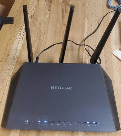NETGEAR R7000 Smart WiFi Router Dual-Band Dual-Core AC1900