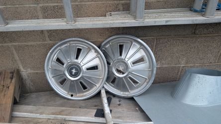 Mustang hubcaps