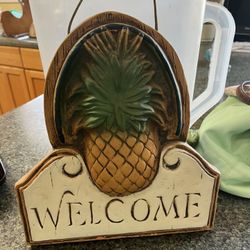 Welcome Pineapple Sign 