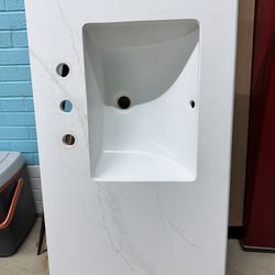 Quartz counter with sink