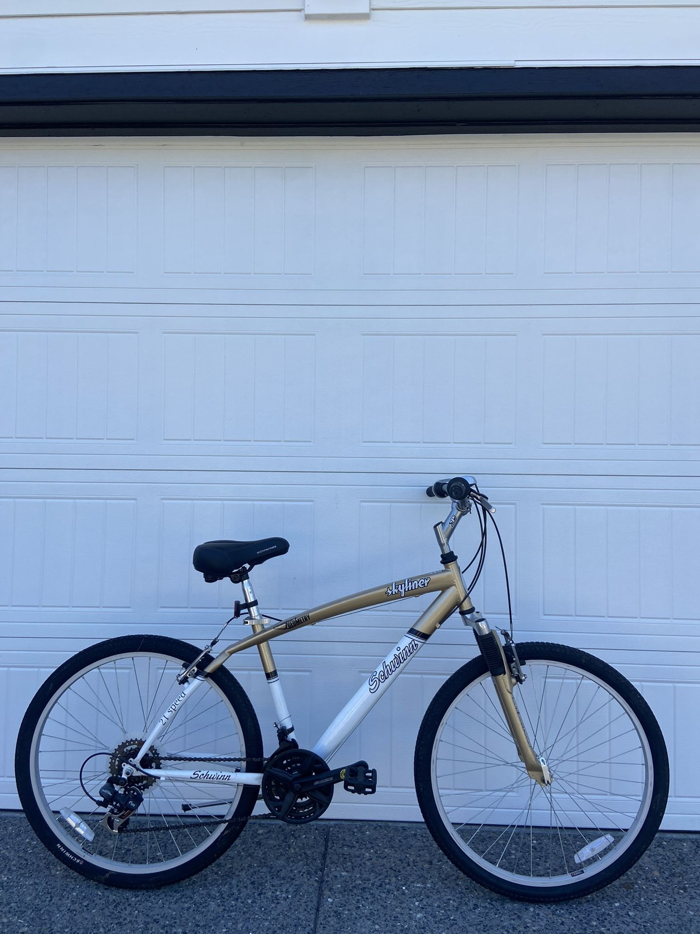 Schwinn Skyliner Hybrid Bike β 21 Speed - 26β wheels Bicycle