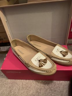 Tan & White flats SZ 7.5