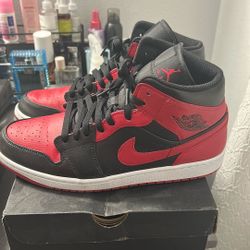 Jordan 1 Mid (bred)