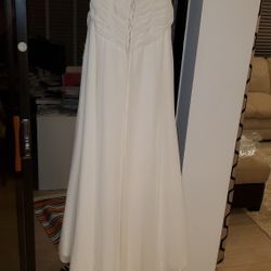 Wedding Dress New. Brand Alfred Angelo Size 16