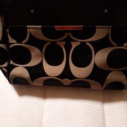 COACH  CLUTCH PURSE  GOOD CONDITION $30.00
