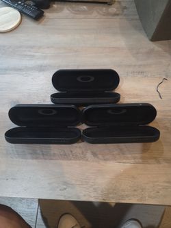 OAKLY HARD SHELL GLASSES  CASES...LIKENEW