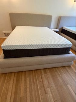 Luxury  memory foam queen size 12” New mattress in a plastic sealed.       Venta de colchones  Hablamos Español  ☎️📲call or Tex (213)713-74-89   Habl