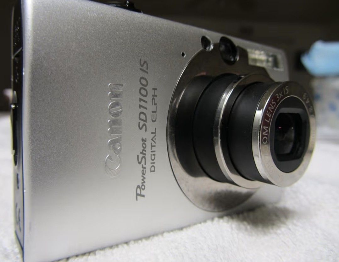 Canon PowerShot SD1100IS 8MP Digital Camera