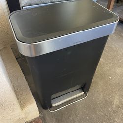 Simple human trash can