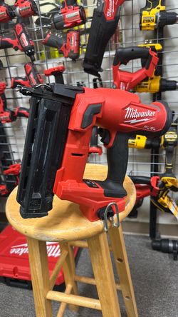 Milwaukee M18 FUEL 18-Volt Lithium-Ion Brushless Cordless Gen II 18-Gauge Brad Nailer (Tool-Only)