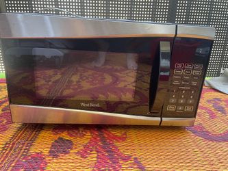West Bend 0.9 Cu Ft 900W Stainless Steel Microwave – Clean & Works Great