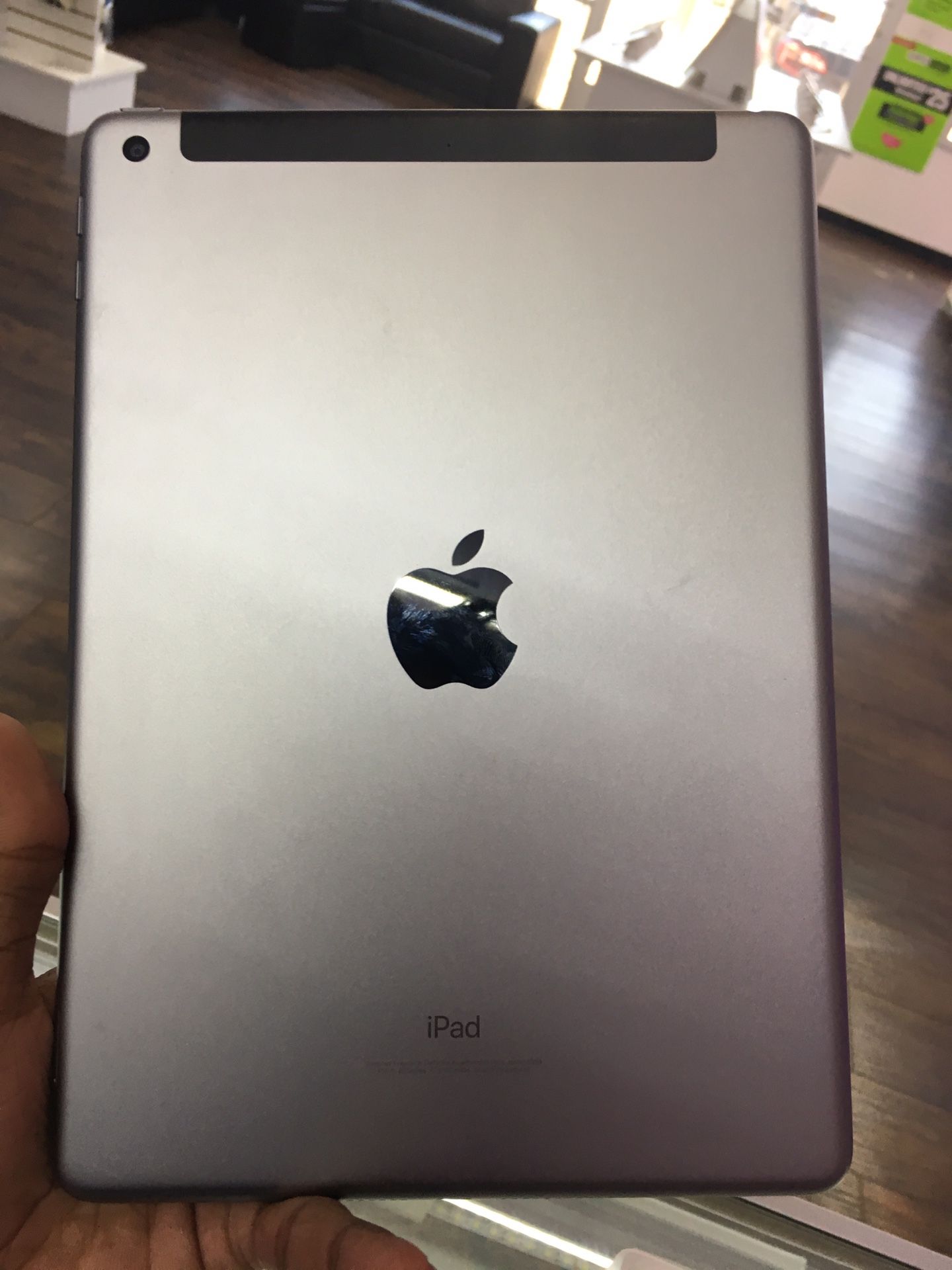iPad 6Th Generation 32GB WiFi + Cellular