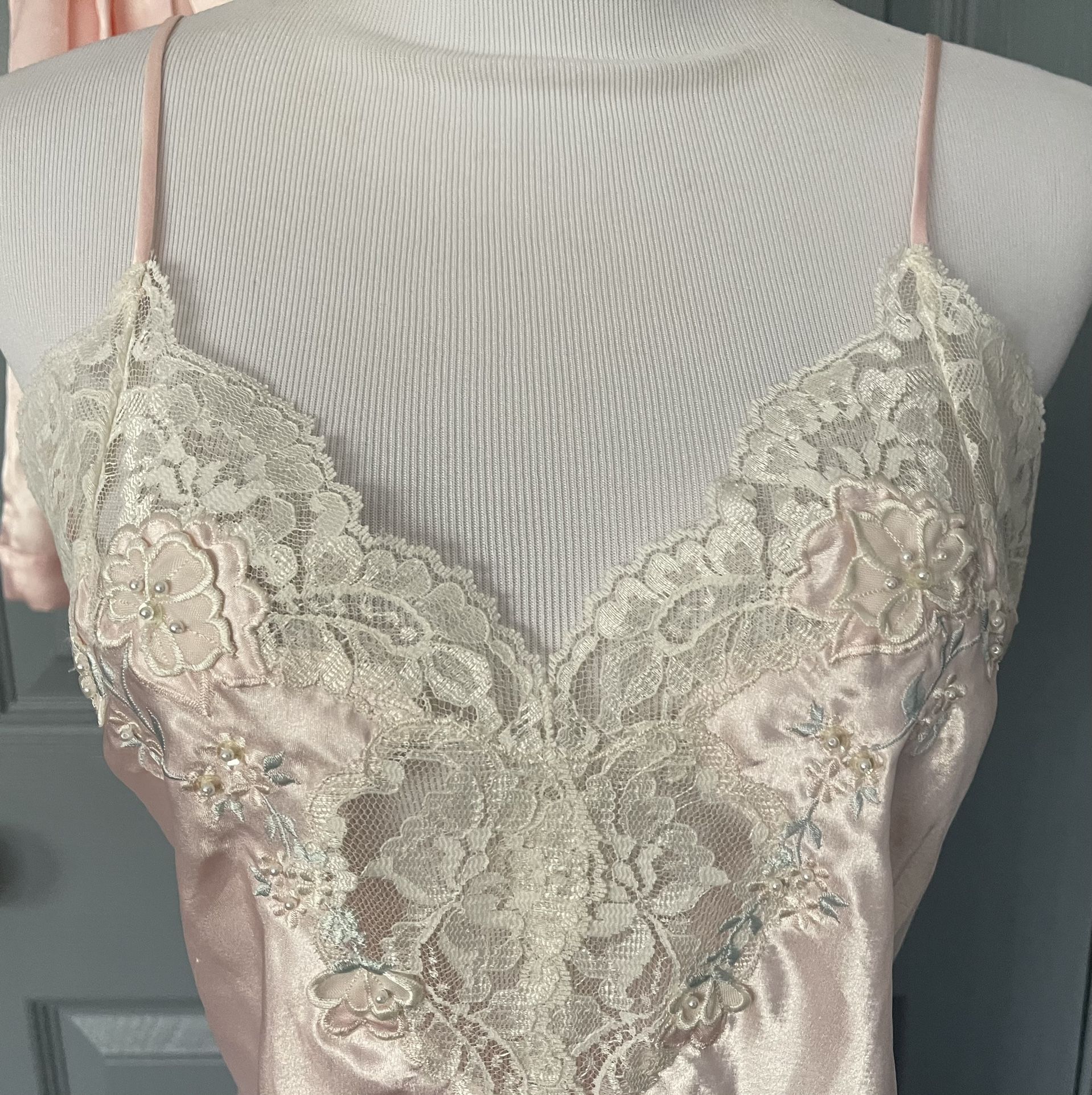 Val.Mode Silky Satin Pink Floral Embroidered Vintage Kimono Robe & Nightgown Set.