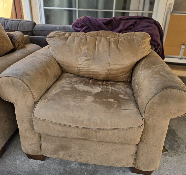 Free Oversized Couch Chairs