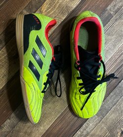 Adidas Indoor Soccer Shoes Kid size 5