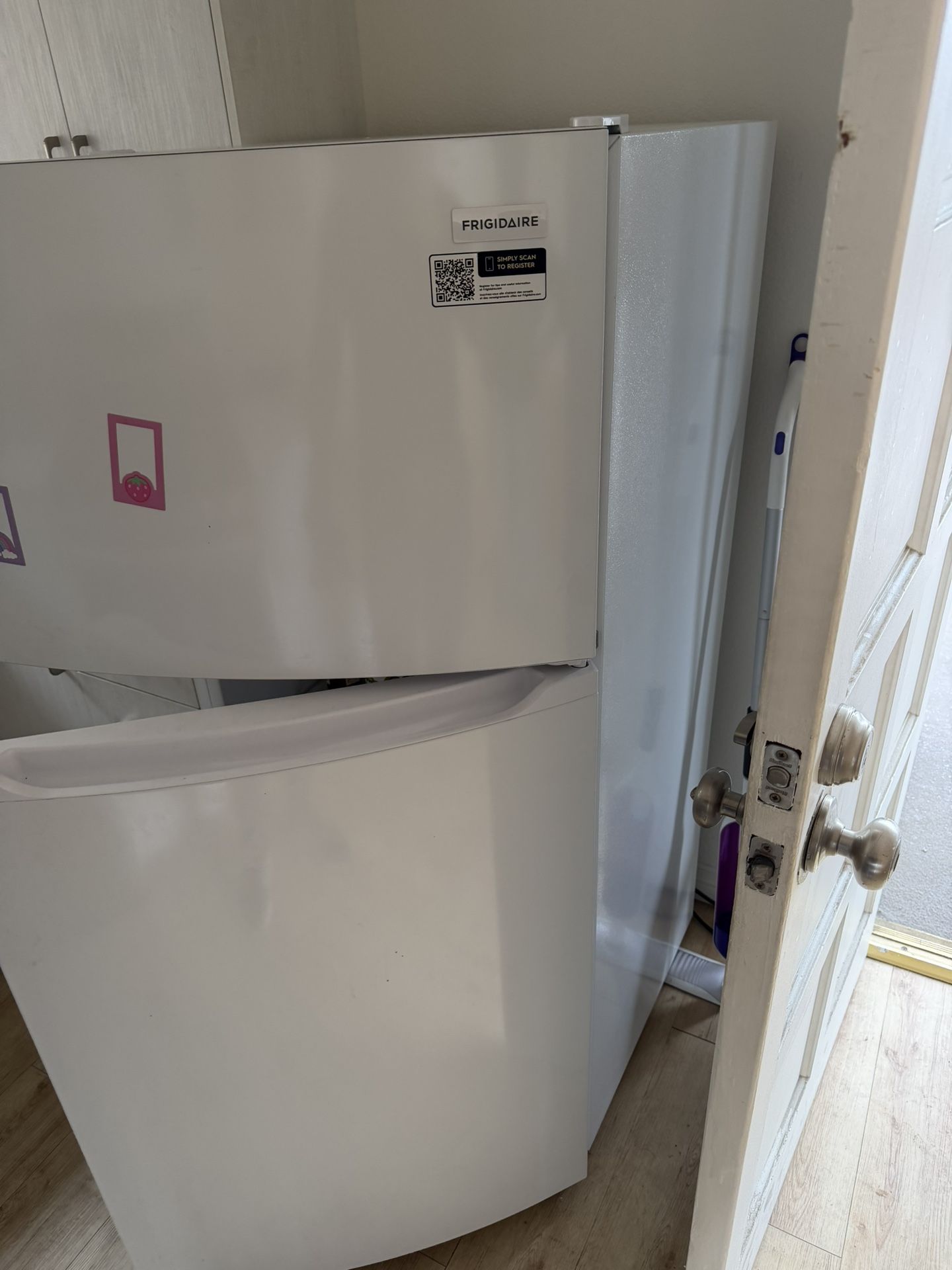 Frigidaire Top Freezer Refrigerator