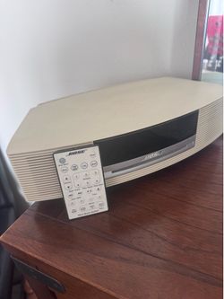 Bose wave cd player-am fm radio  w / remote